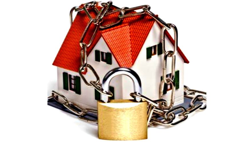 Zwaar beslag aan de achterzijde van een woning in Beuningen